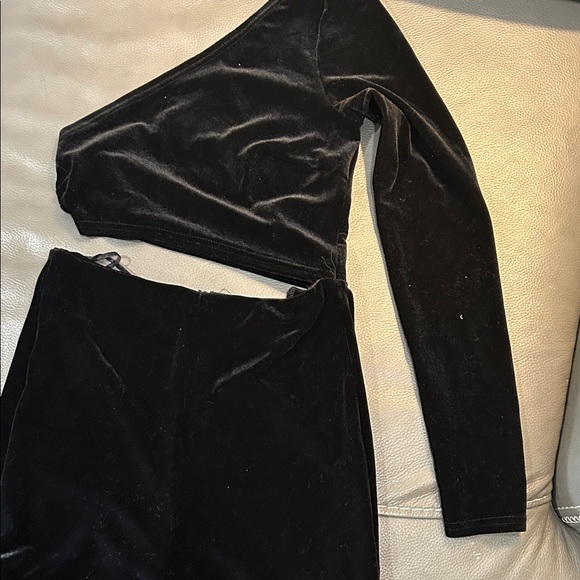 Tiger Mist Black Velvet One-Shoulder Top and Pants Set. Attached set. Size S. - Picture 4 of 7